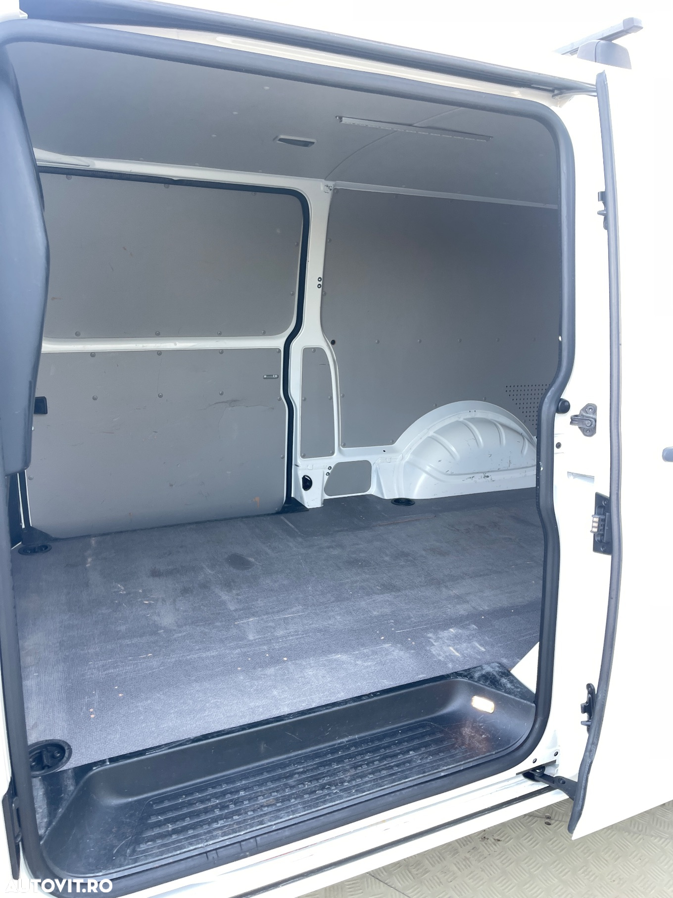 Volkswagen Transporter 2.0TDI  LUNG  2CULISANTE  USI SPATE - 27