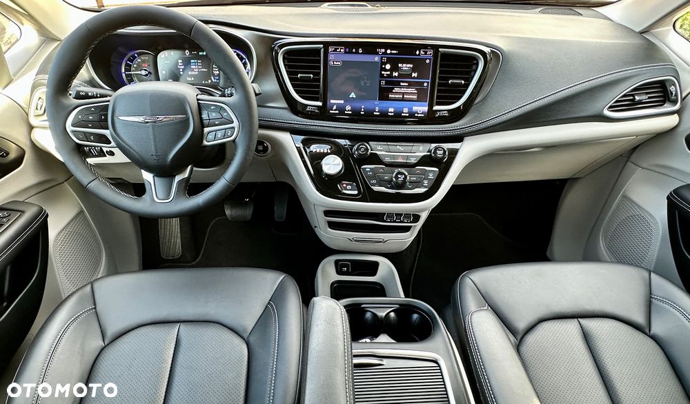Chrysler Pacifica - 4