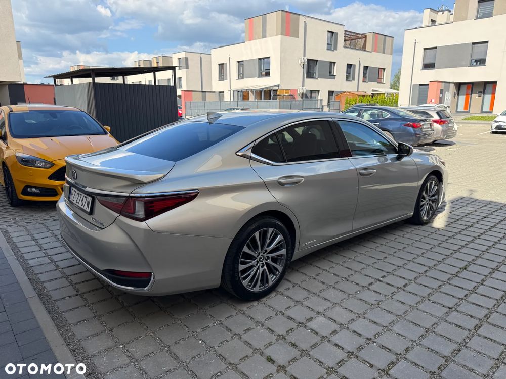 Lexus ES 300h Prestige - 16