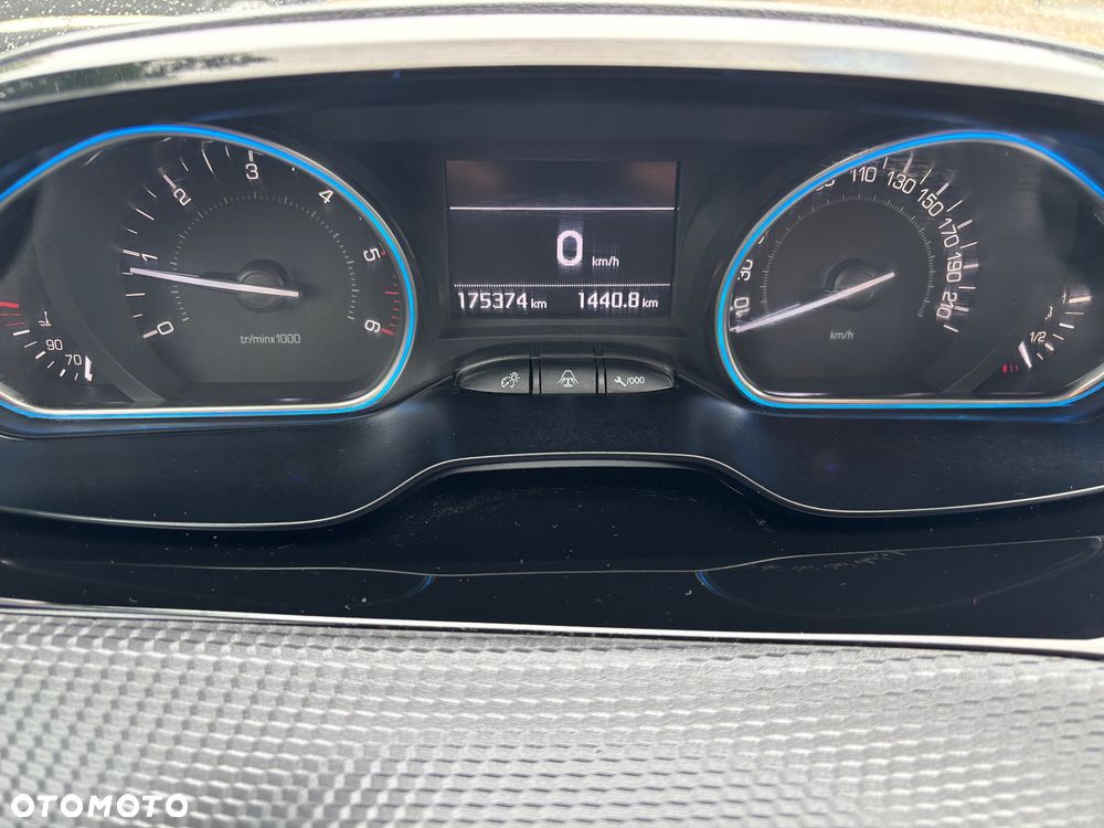 Peugeot 2008 1.6 BlueHDi Allure - 9