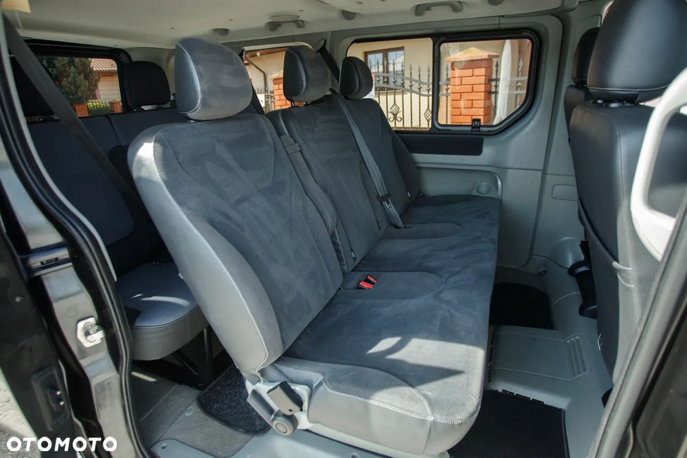 Renault Trafic Grand Passenger Black Edition - 25