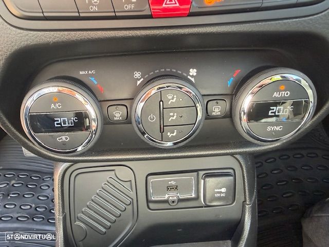 Jeep Renegade 1.4 MultiAir Limited - 25