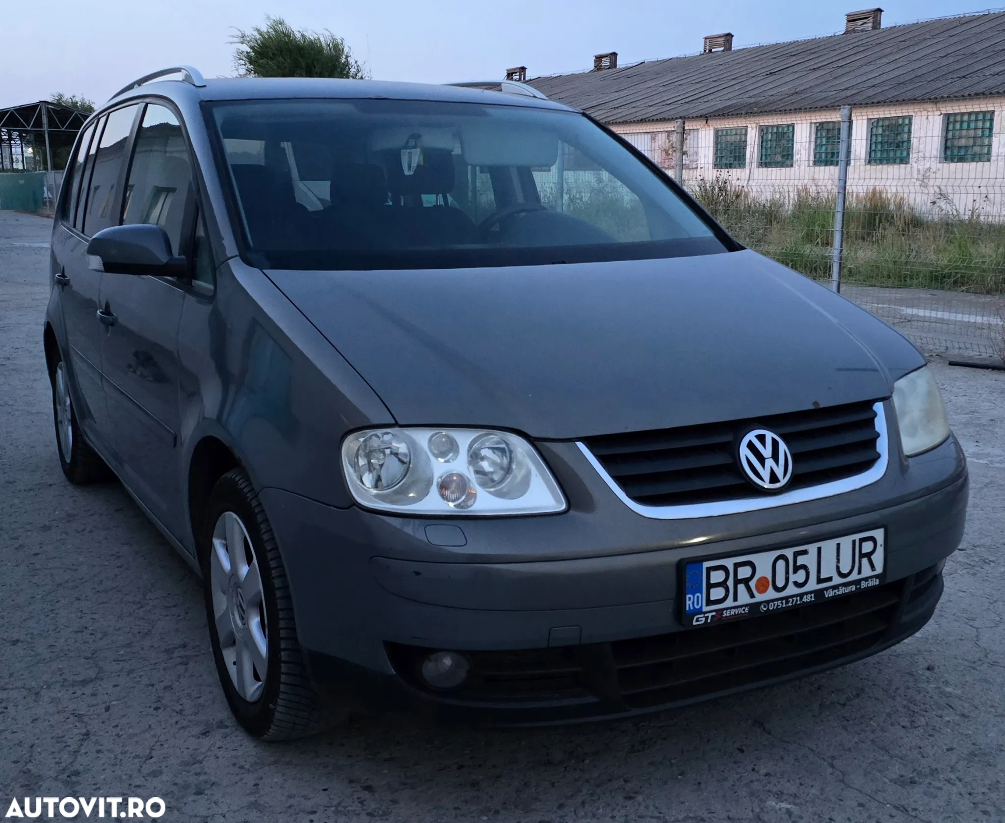 Volkswagen Touran 1.9TDI Highline DSG - 8