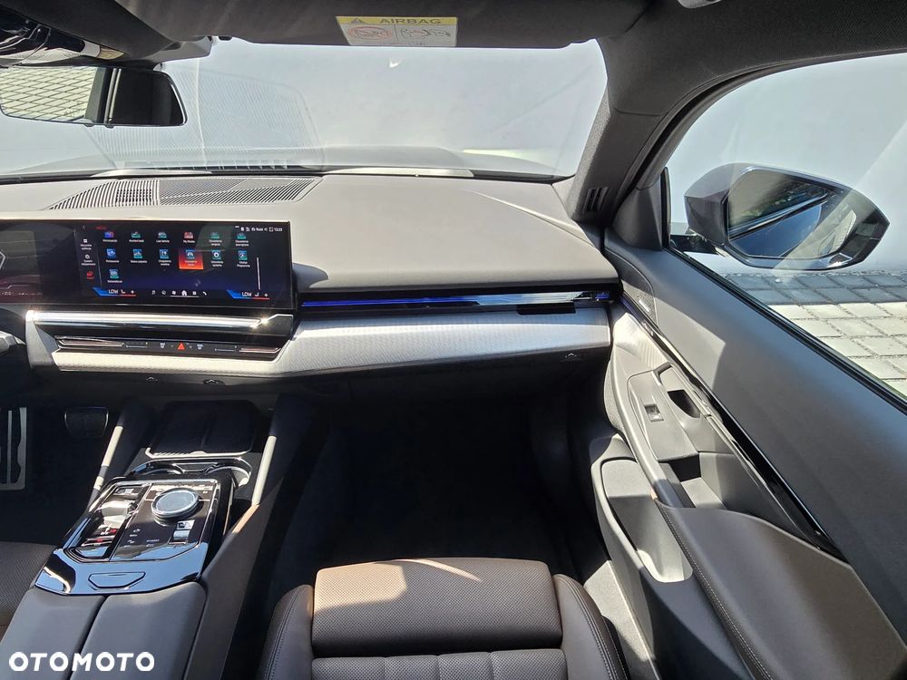 BMW Seria 5 520d xDrive - 12