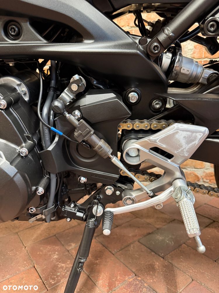Yamaha MT - 27