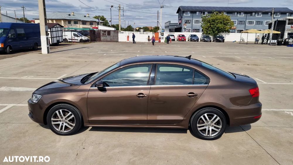 Volkswagen Jetta 1.6 TDI DSG Blue Motion Technology Life - 28