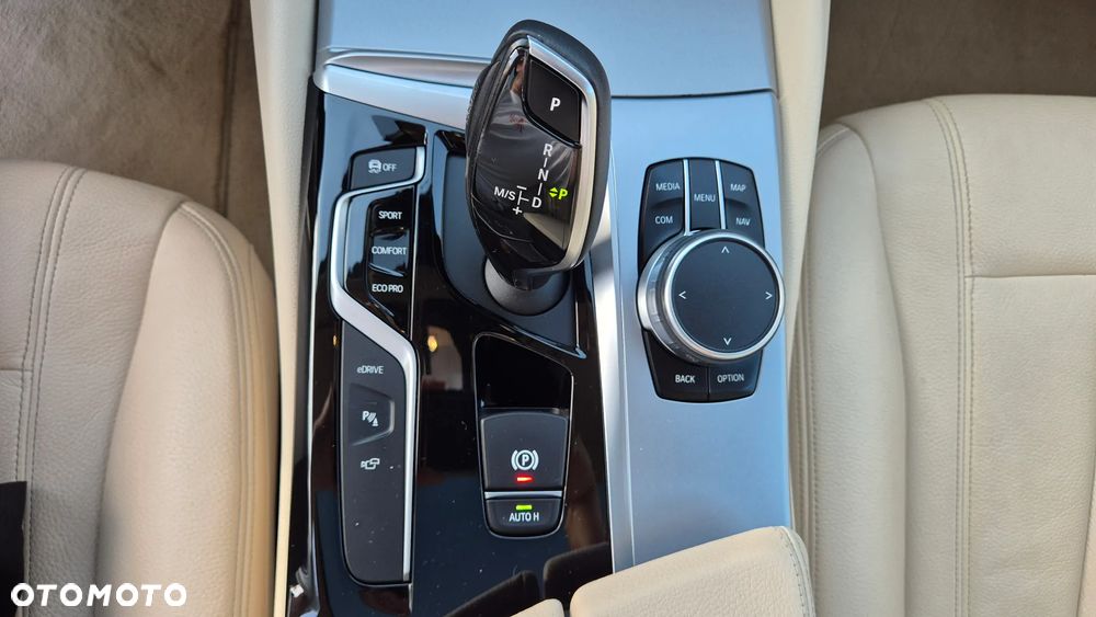 BMW Seria 5 530e PHEV - 17