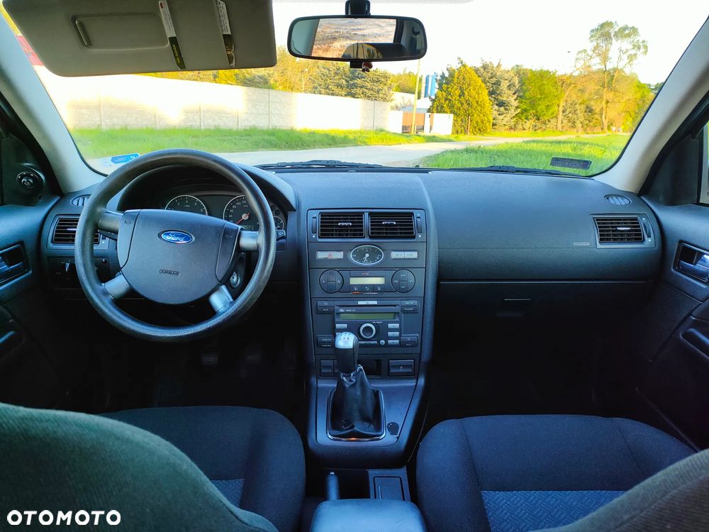 Ford Mondeo 1.8 Ambiente - 19
