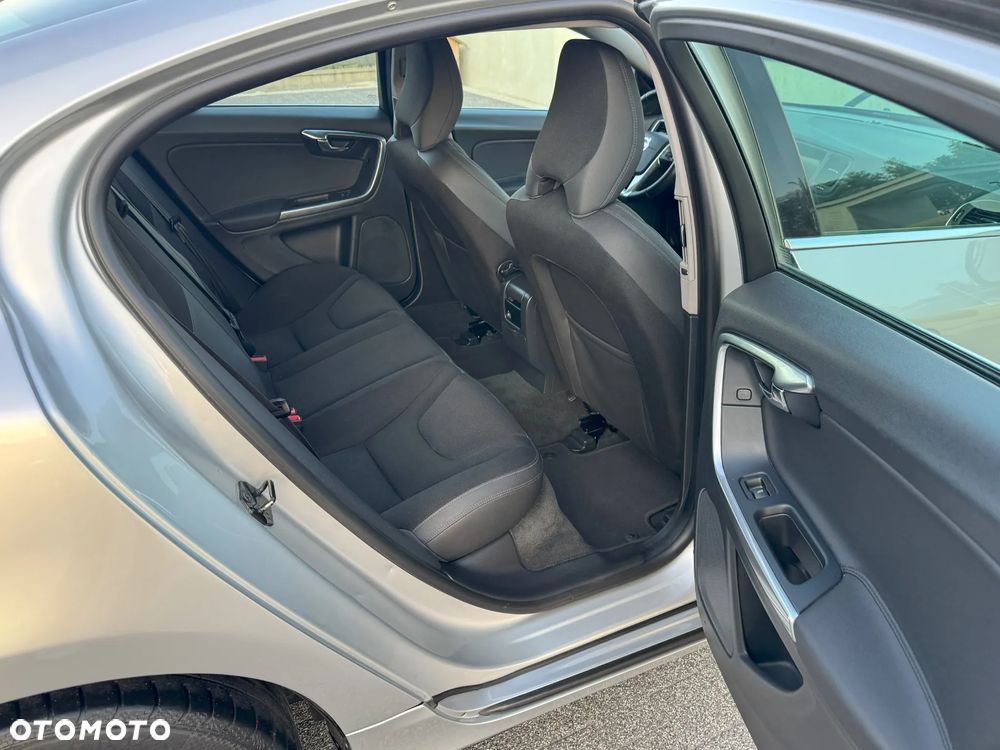 Volvo S60 D3 Geartronic Summum - 32
