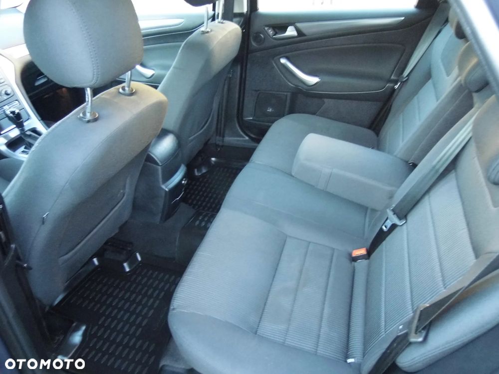Ford Mondeo 2.0 T Ghia MPS6 - 22
