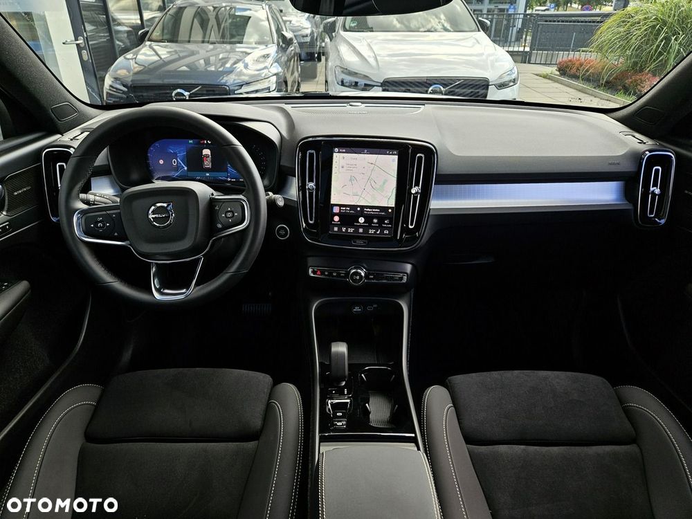 Volvo XC 40 B3 B DKG Ultra Black Edition - 12