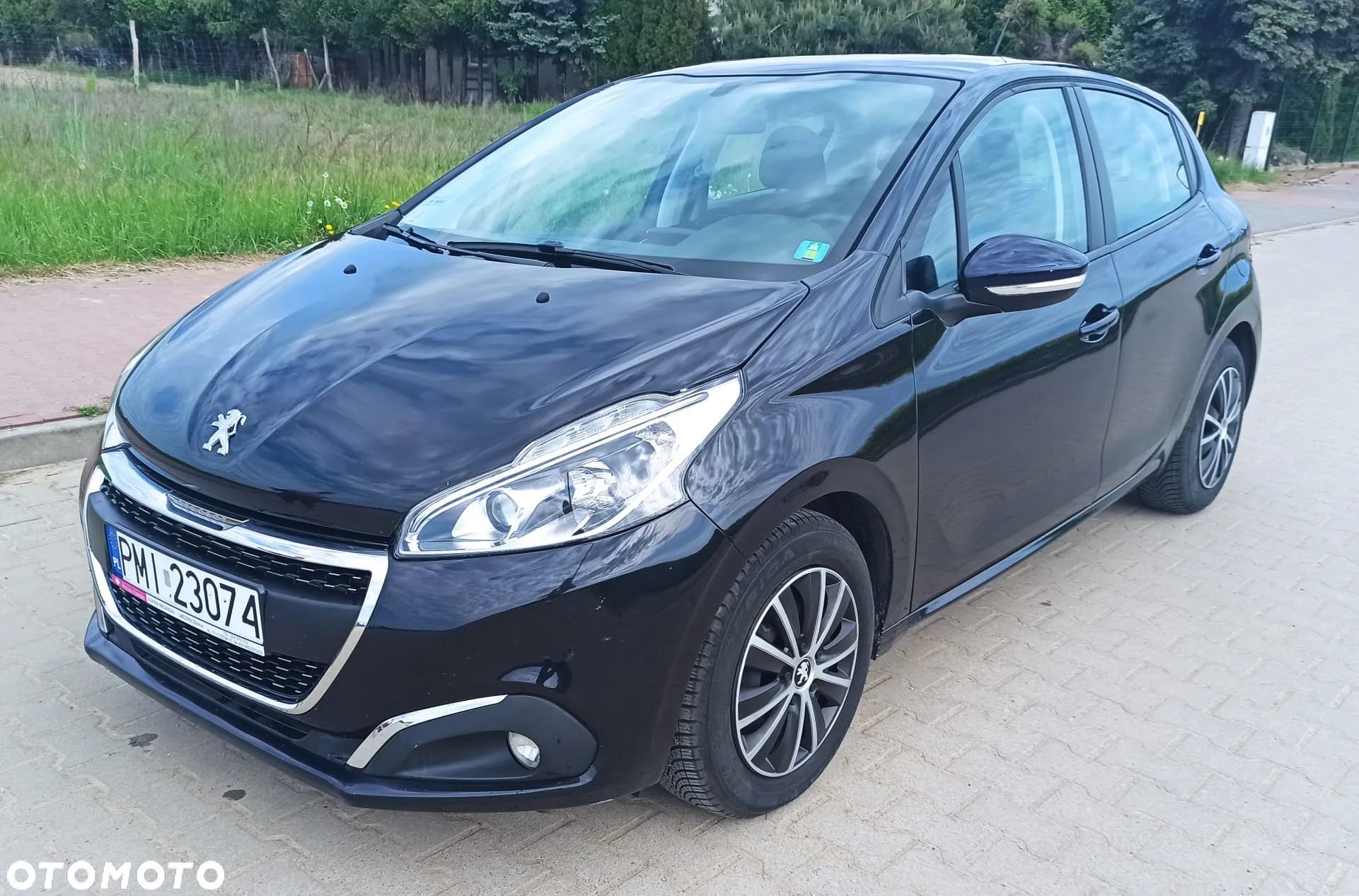 Peugeot 208 - 1