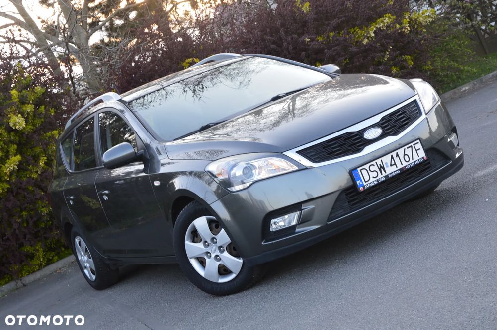Kia Ceed 1.4 CVVT Dream-Team Edition - 1