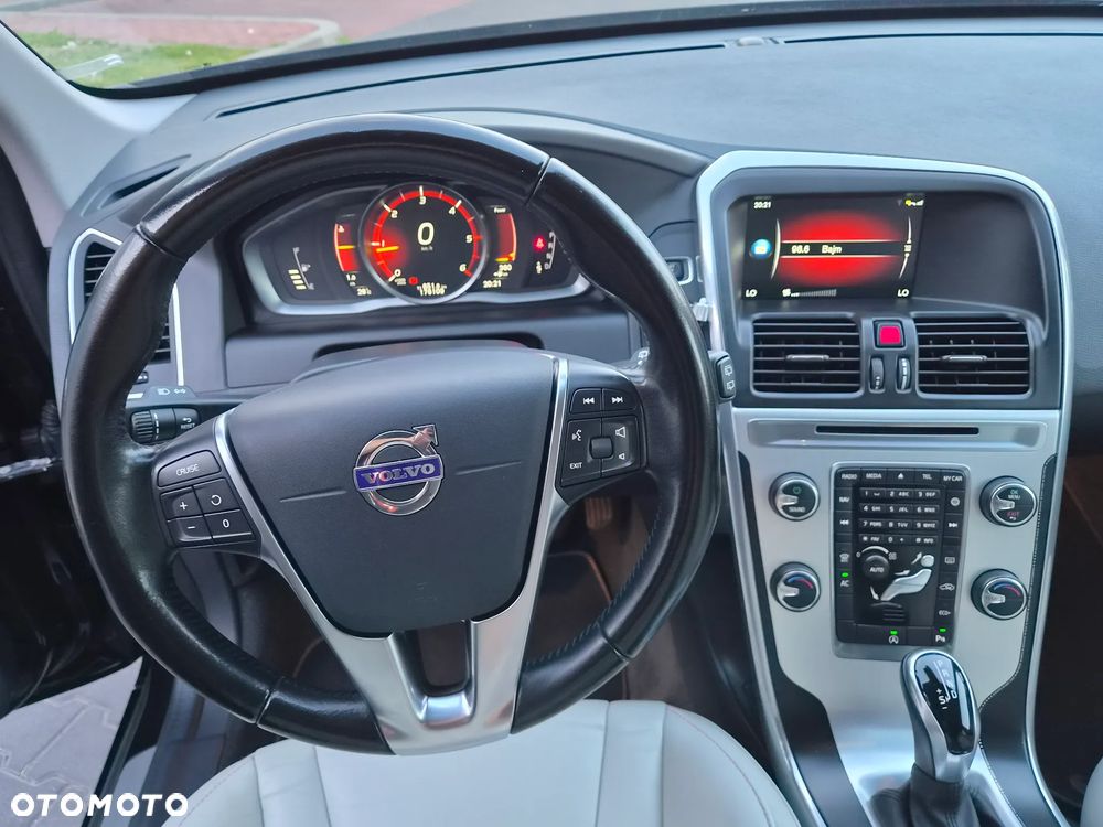 Volvo XC 60 D3 Drive-E Ocean Race - 14