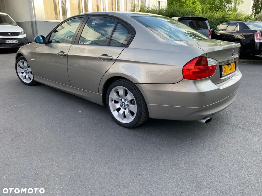 BMW Seria 5 520i - 11