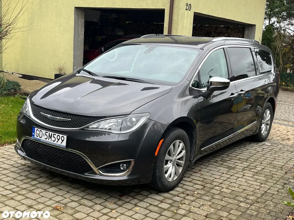 Chrysler Pacifica - 32