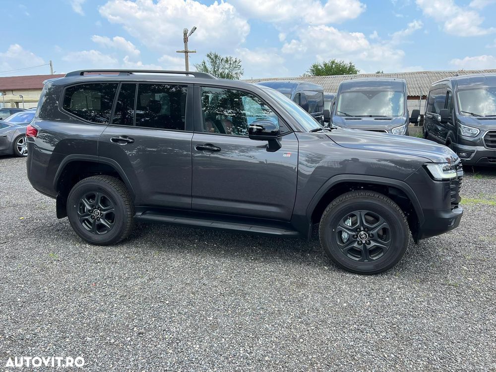 Toyota Land Cruiser 300 - 6