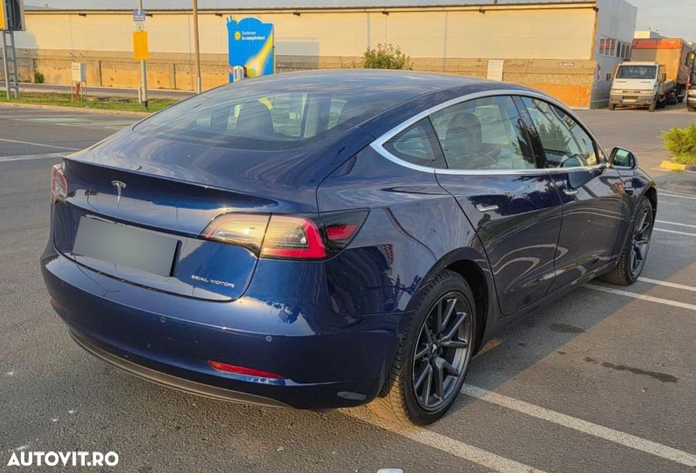 Tesla Model 3 - 8