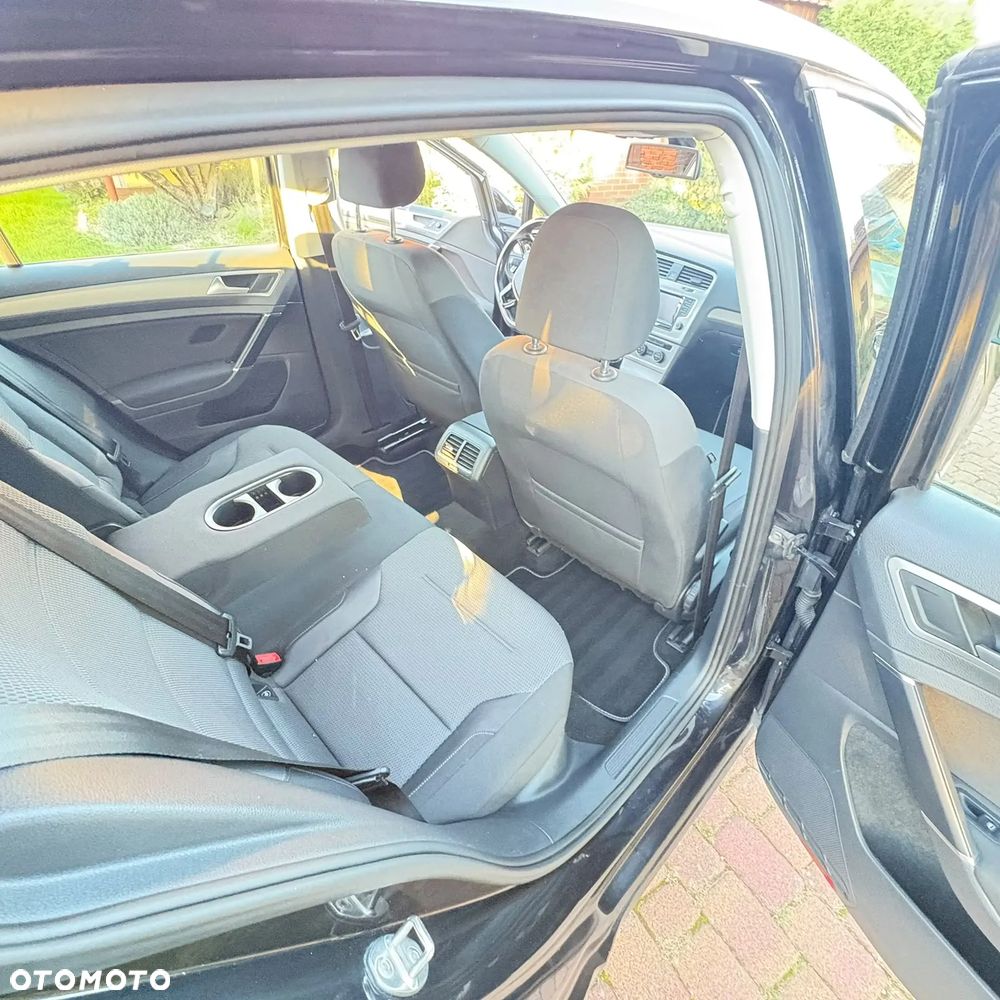 Volkswagen Golf - 11