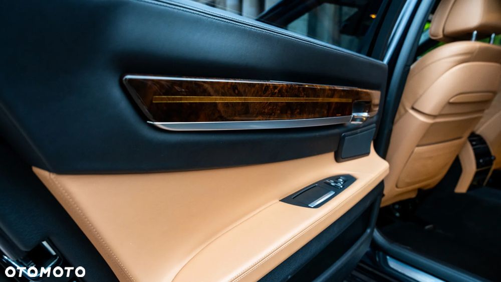BMW Seria 7 750Li xDrive - 15