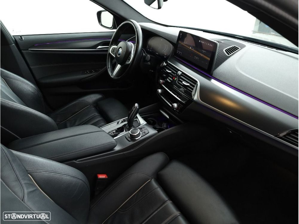 BMW 520 d Pack Desportivo M Auto - 13