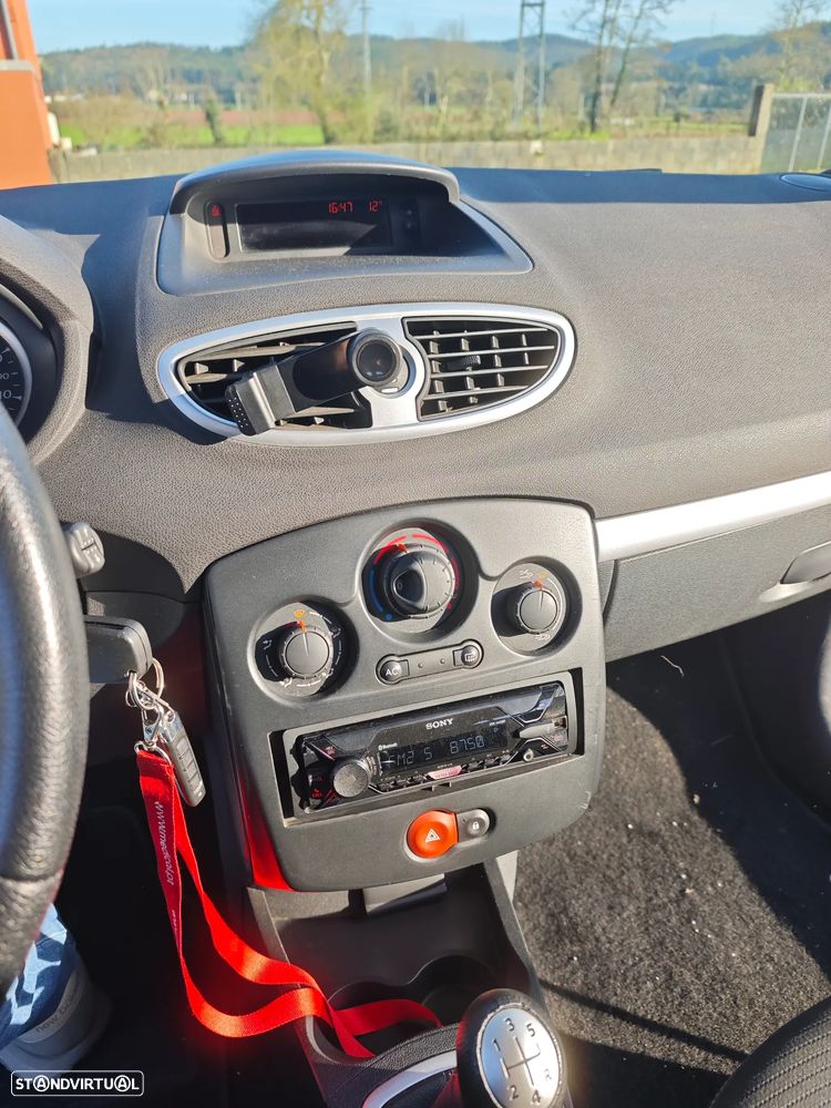 Renault Clio 1.5 dCi Dynamique S - 11