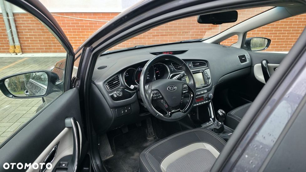 Kia Ceed 1.6 CRDi 136 ISG Spirit - 14