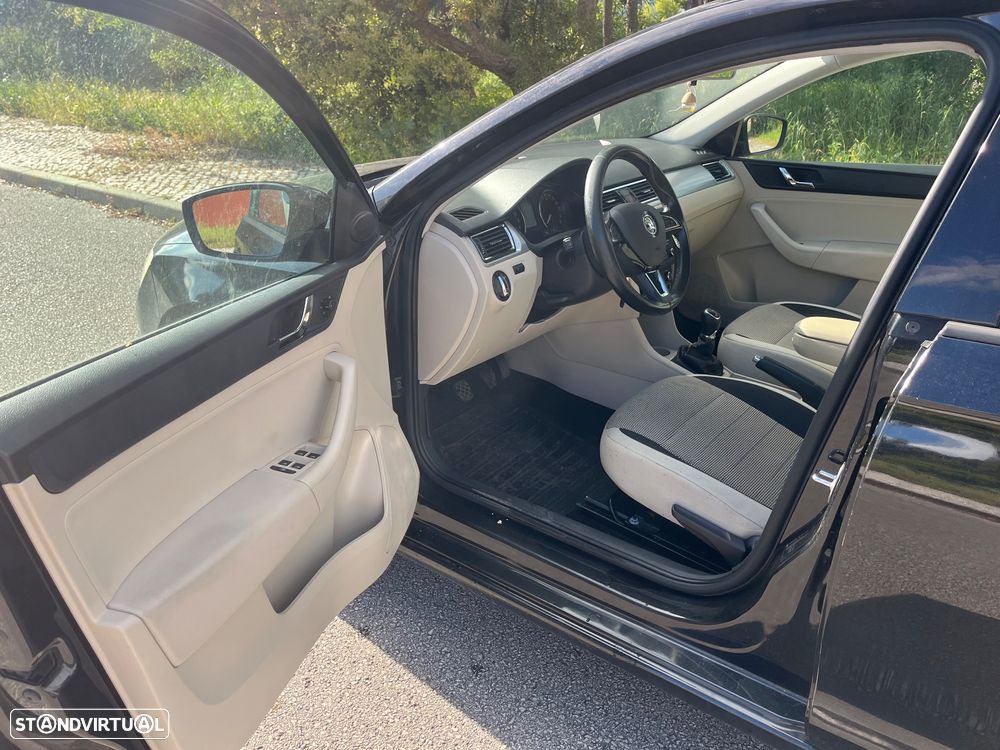 Skoda Rapid Spaceback 1.6 TDi Elegance - 17