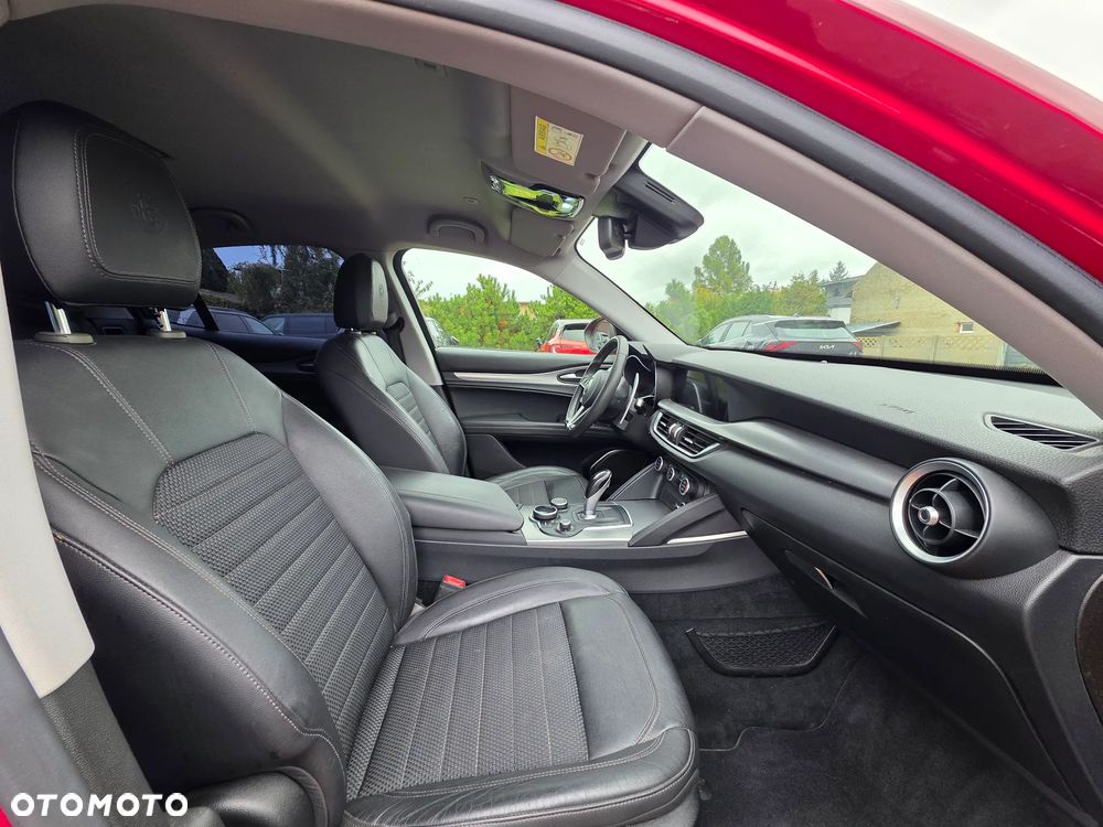 Alfa Romeo Stelvio - 13