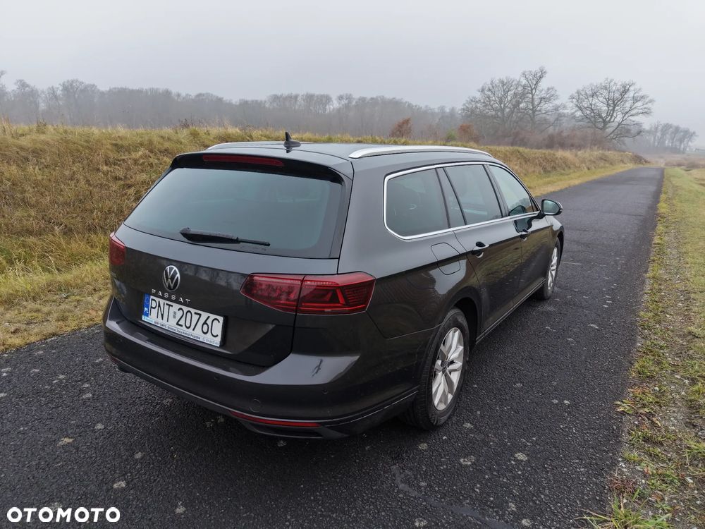 Volkswagen Passat Variant 2.0 TDI SCR DSG Business - 9