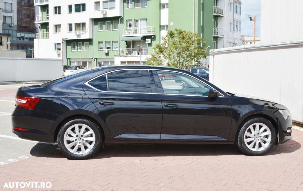 Skoda Superb 2.0 TDI DSG Ambition - 11