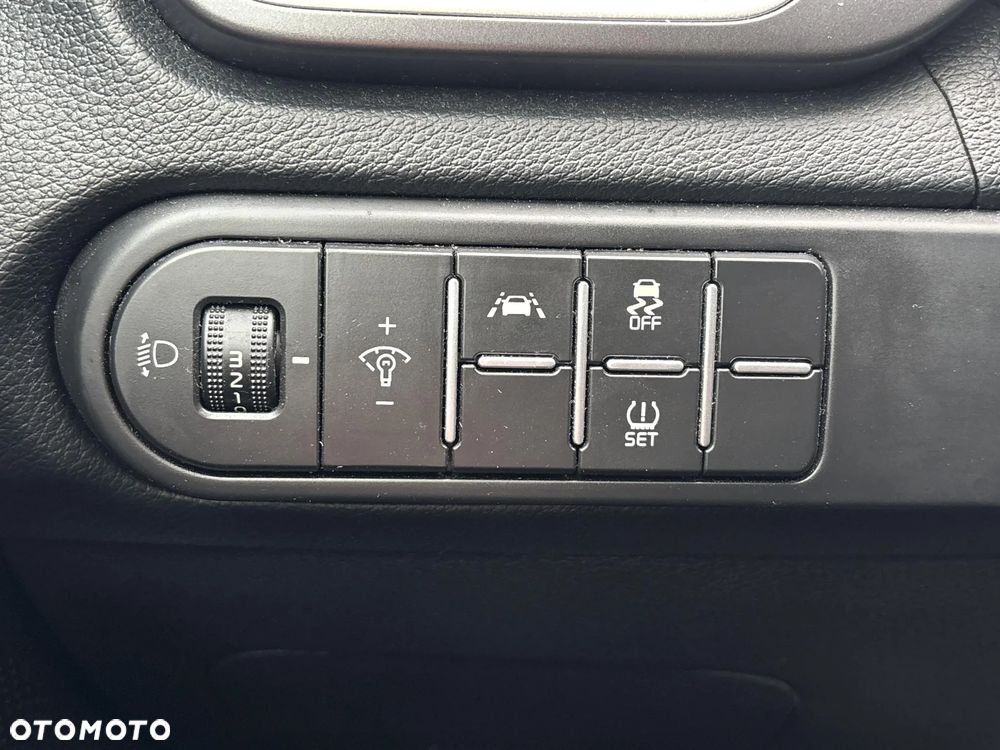 Kia XCeed 1.5 T-GDI M - 25