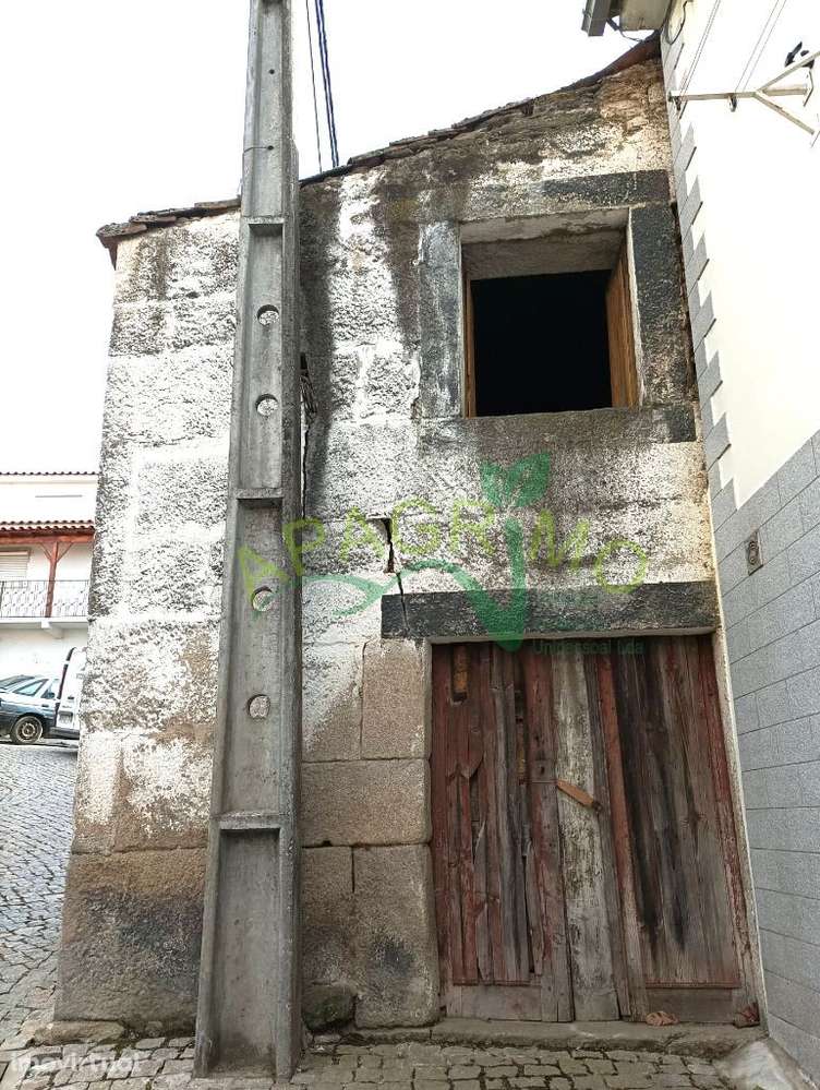 Casa para reconstrução em Trevões - Grande imagem: 5/9