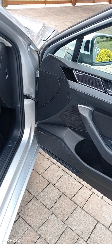 Volkswagen Passat Variant 2.0 TDI SCR DSG Business - 29
