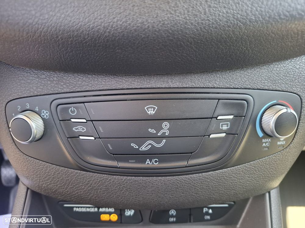 Ford Tourneo Courier 1.0 EcoBoost Titanium - 37