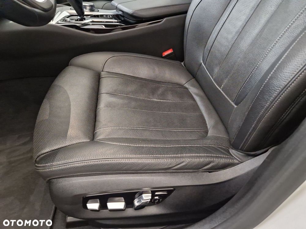 BMW Seria 5 520d MHEV - 16