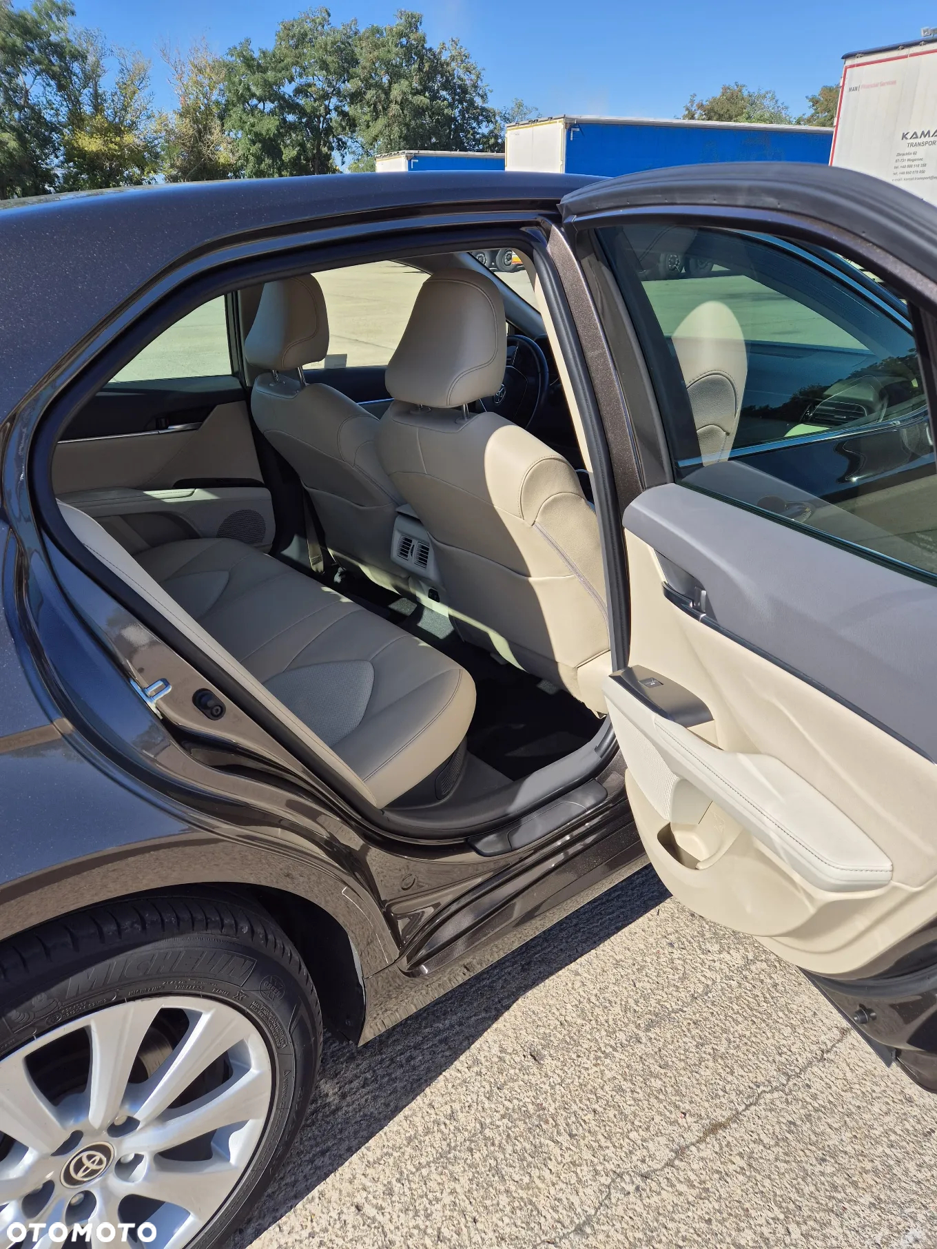 Toyota Camry - 14
