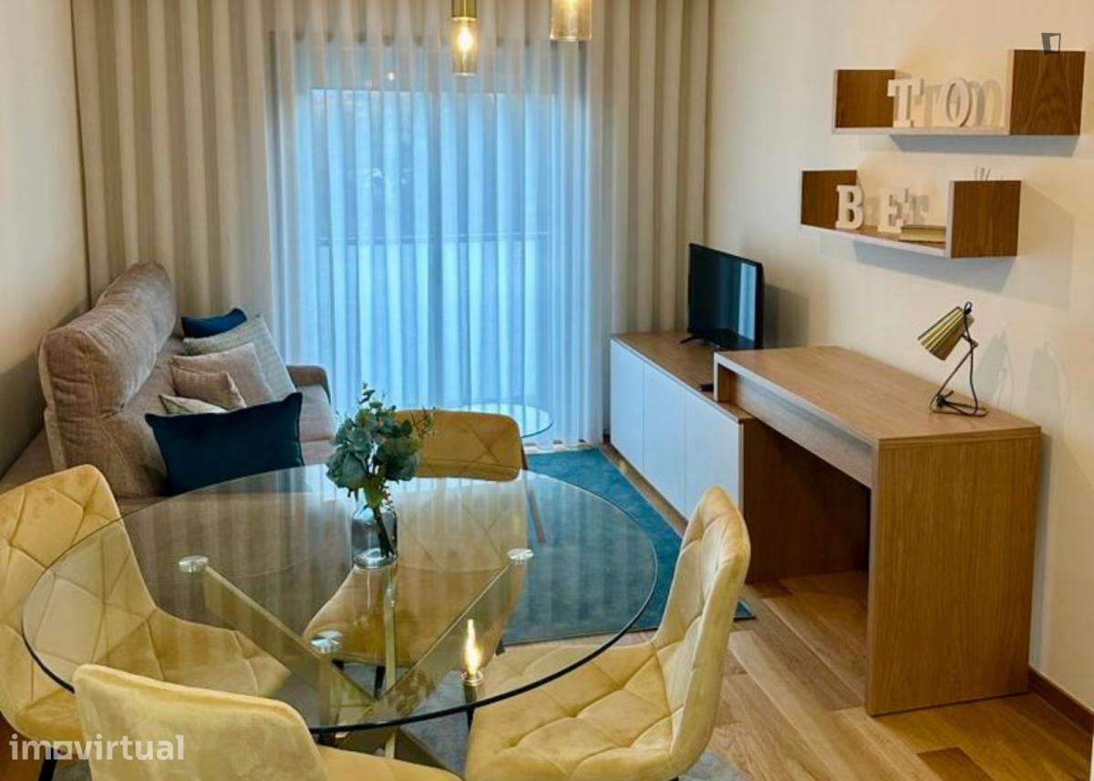 Apartamento com 1 quartos - localizado em Paranhos Porto - Grande imagem: 2/15