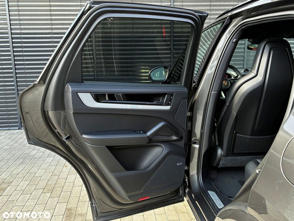 Porsche Cayenne - 32