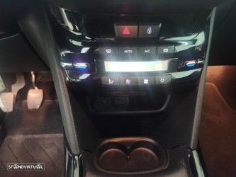 Peugeot 2008 1.2 PureTech Allure - 27