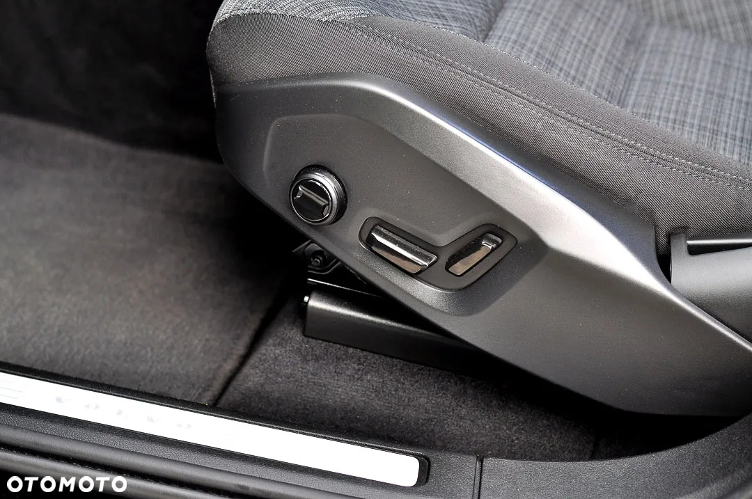 Volvo XC 60 B4 D Geartronic Momentum Pro - 16