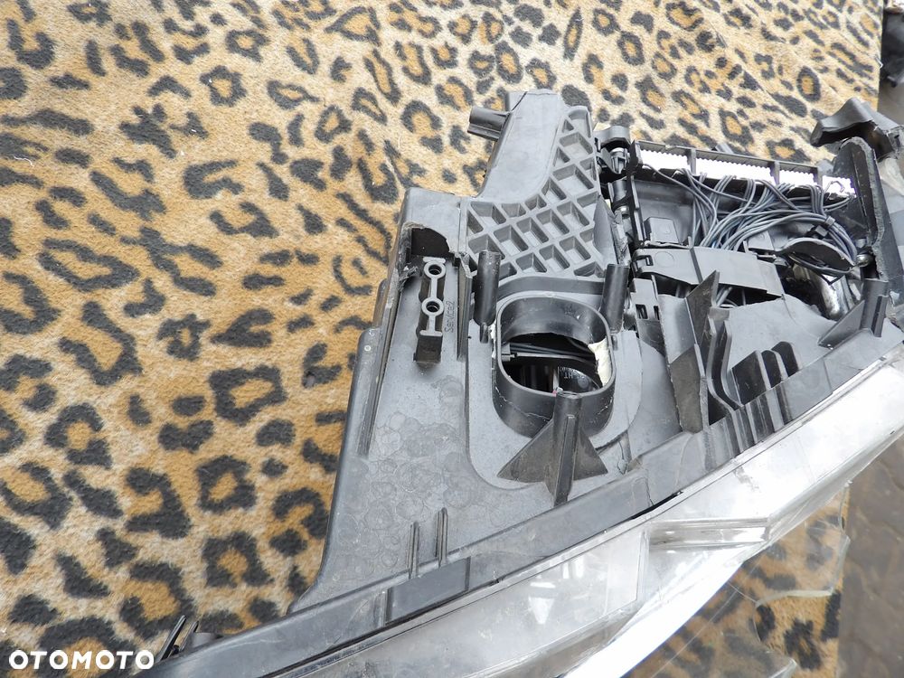 BMW - F10 - XENON - LIFT - SKRĘTNA - PRAWA LAMPA PRZEDNIA - ROZBITE SZKŁO - EUROPA - 7378518 - 7