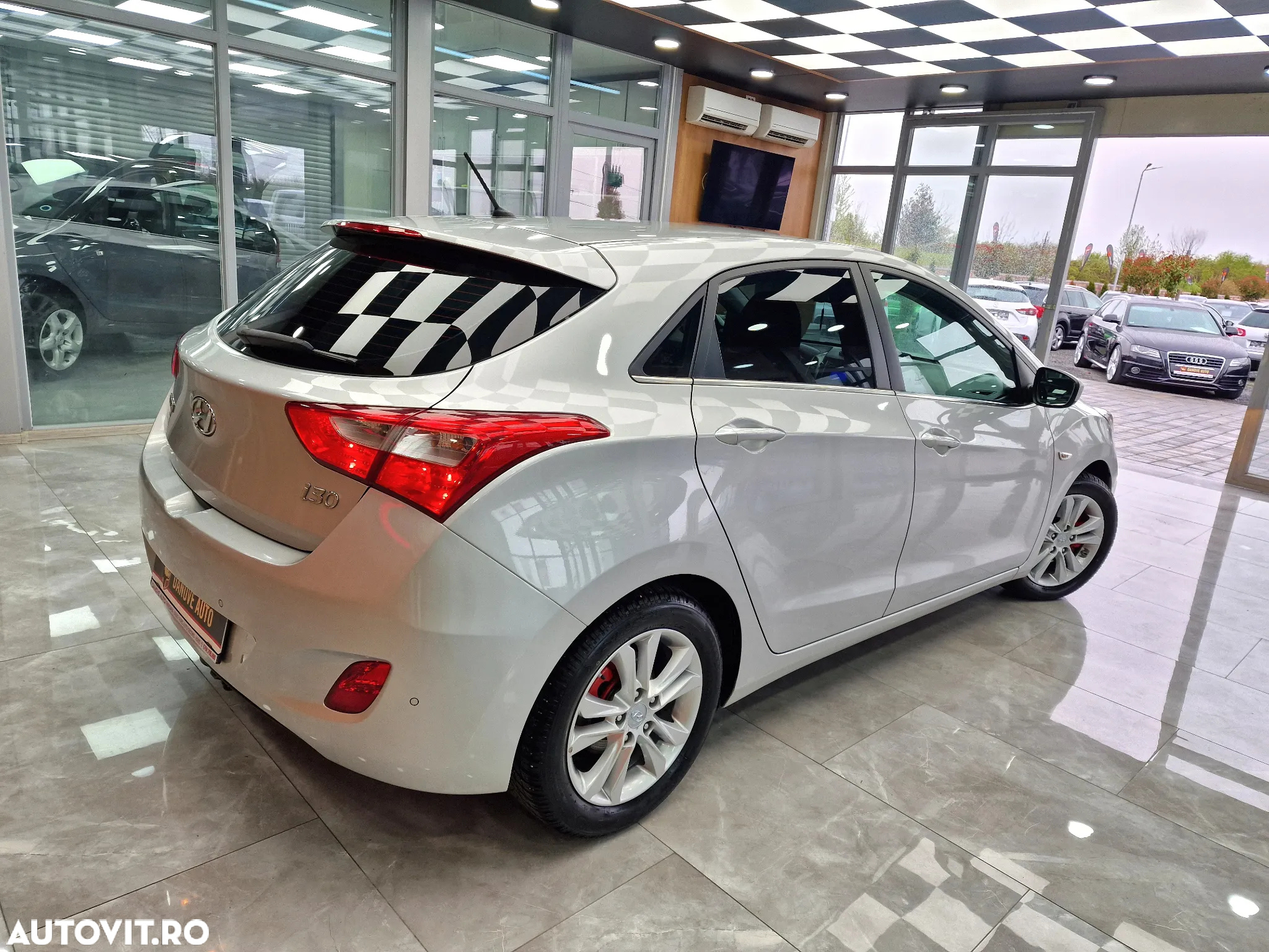 Hyundai i30 1.6 CRDI Automatik Style - 5