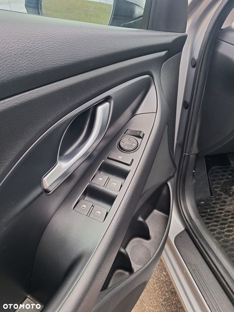 Hyundai i30 1.5 DPI Classic + - 20