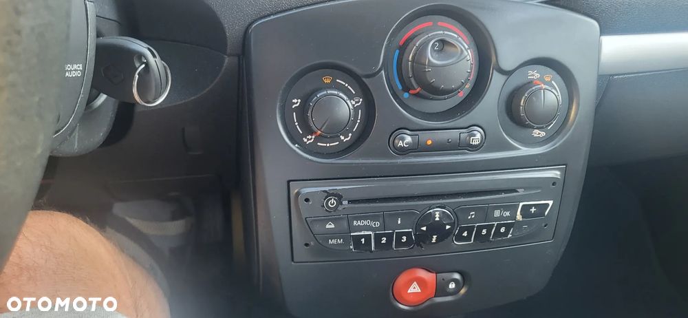 Renault Clio - 15