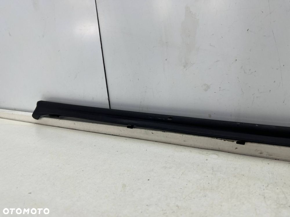 Listwa Porsche Panamera II 971 16-23r. lewa przednia dolna listwa zewnętrzna drzwi uszczelka - 3