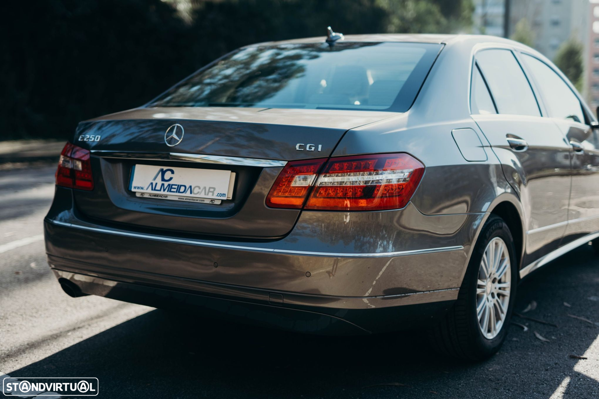Mercedes-Benz E 250 CGi Elegance BlueEfficiency - 21
