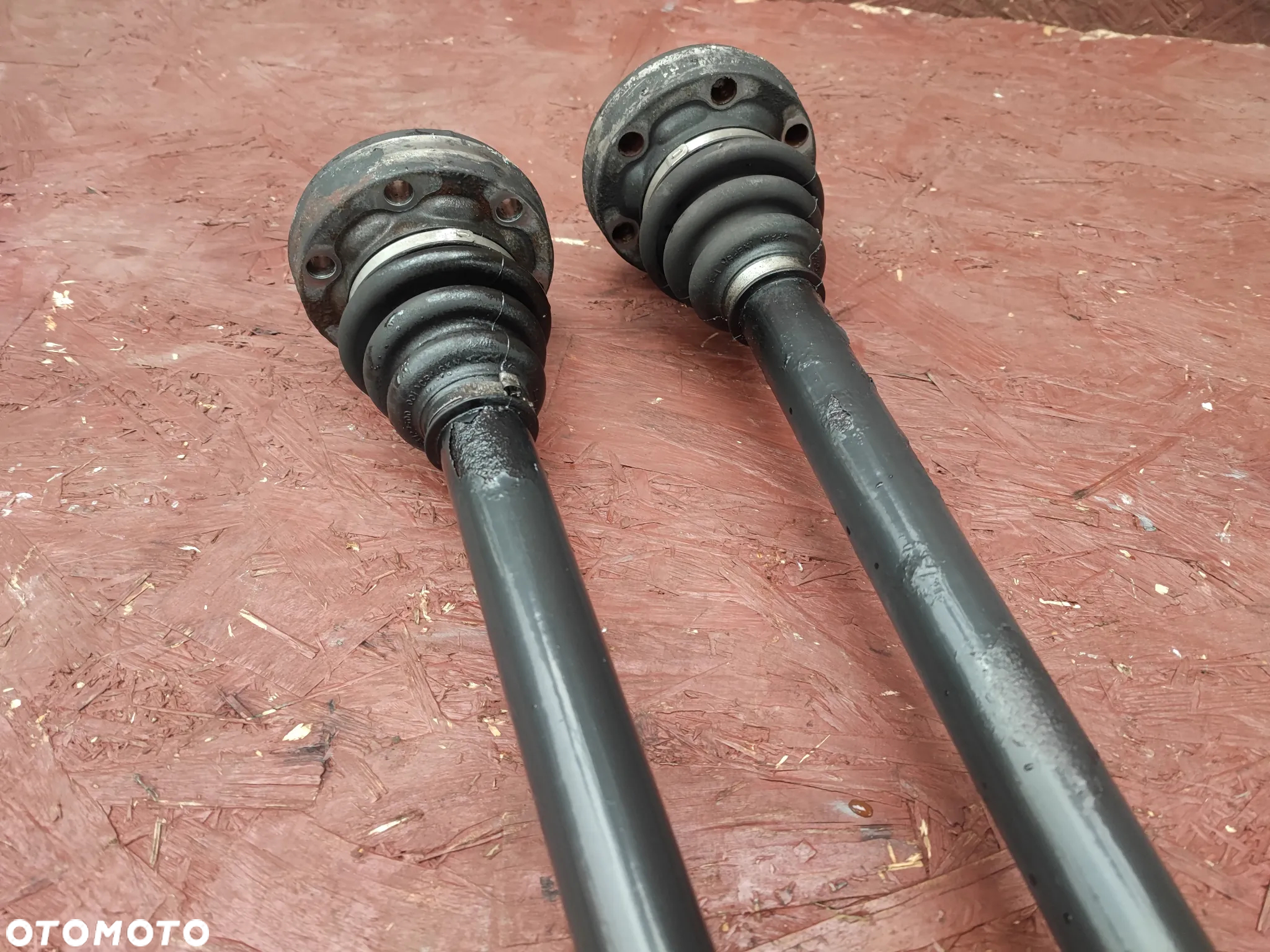 BMW E87 / E90 / E91 ORYGINALNA PÓŁOŚ LEWA / PRAWA DUŻA GŁOWA DO SILNIKÓW GAMY N52B25 / N52B30 O NR. 33 21 7 553 564 / 33 20 7 561 795 OEM W BARDZO DOBRYM STANIE - 3