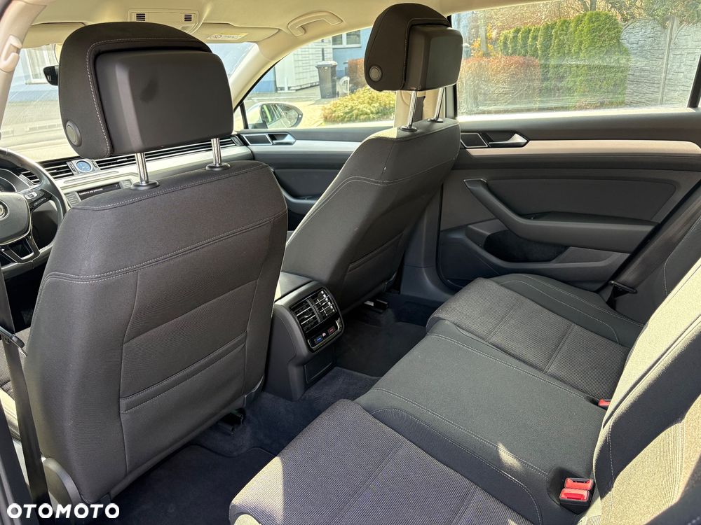 Volkswagen Passat 2.0 TDI SCR Business - 10