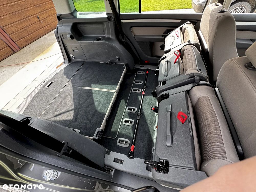 Volkswagen Touran 2.0 TDI DPF Highline - 29